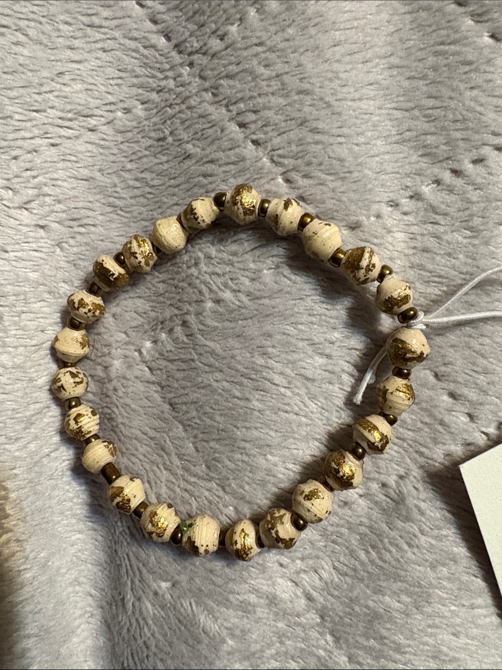 THIRTY ONE BITS Cream & Gold Beaded Stretch Bracelet Style Daphne